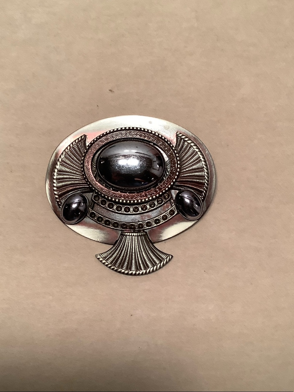 Silver-Tone Statement Brooch – Oval Cabochon Design